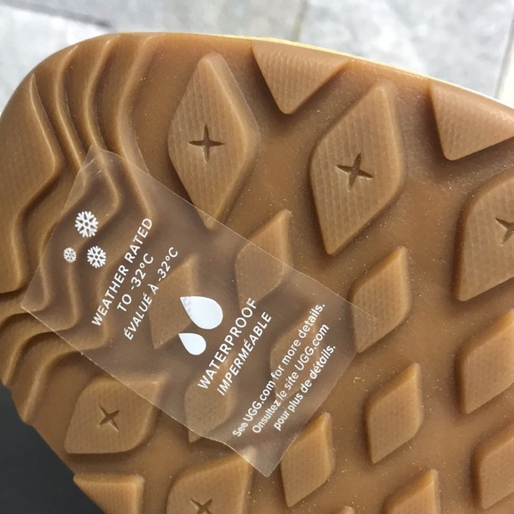 🎁 UGG Adirondack III Sparkle Spots Boot - Picture 10 of 11